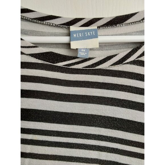 Meri Skye gray and black stiped asymmetrical bottom shirt, size 0X - Picture 3 of 4